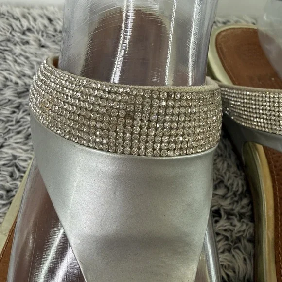 Fit Flops Beaded Slip On Flip Flops Silver Gold Women's Size 8 (EU 39, UK 6) - Picture 7 of 11